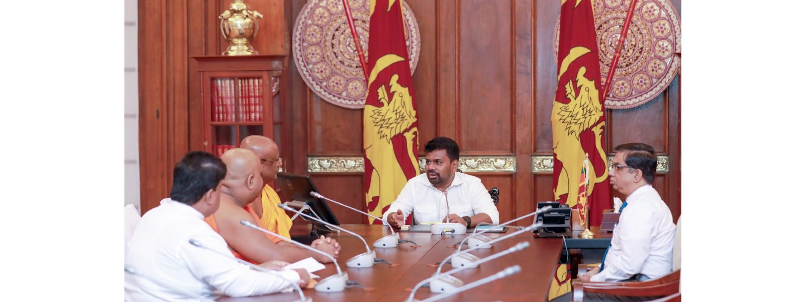 දියවඩන නිලමේ ජනපති හමුවෙයි..